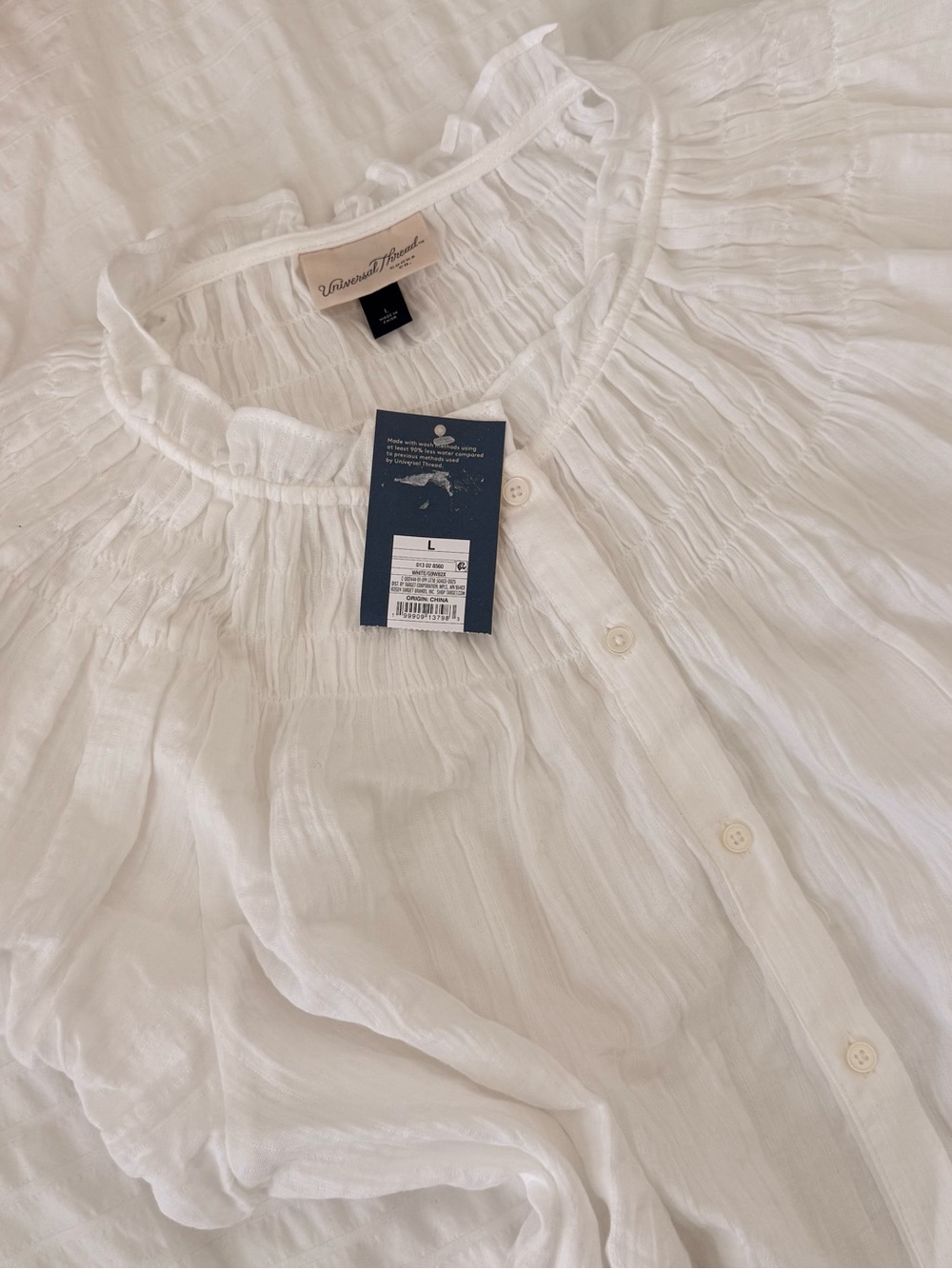 Universal Thread White Smocked Blouse Top Size L NWT - Picture 4 of 5
